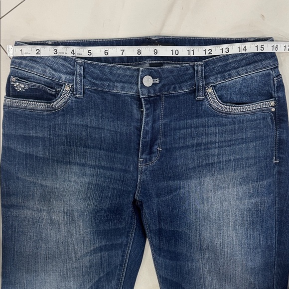 White House Black Market Embellished Boot 
Leg Jeans.  Sz 6 - Picture 5 of 10